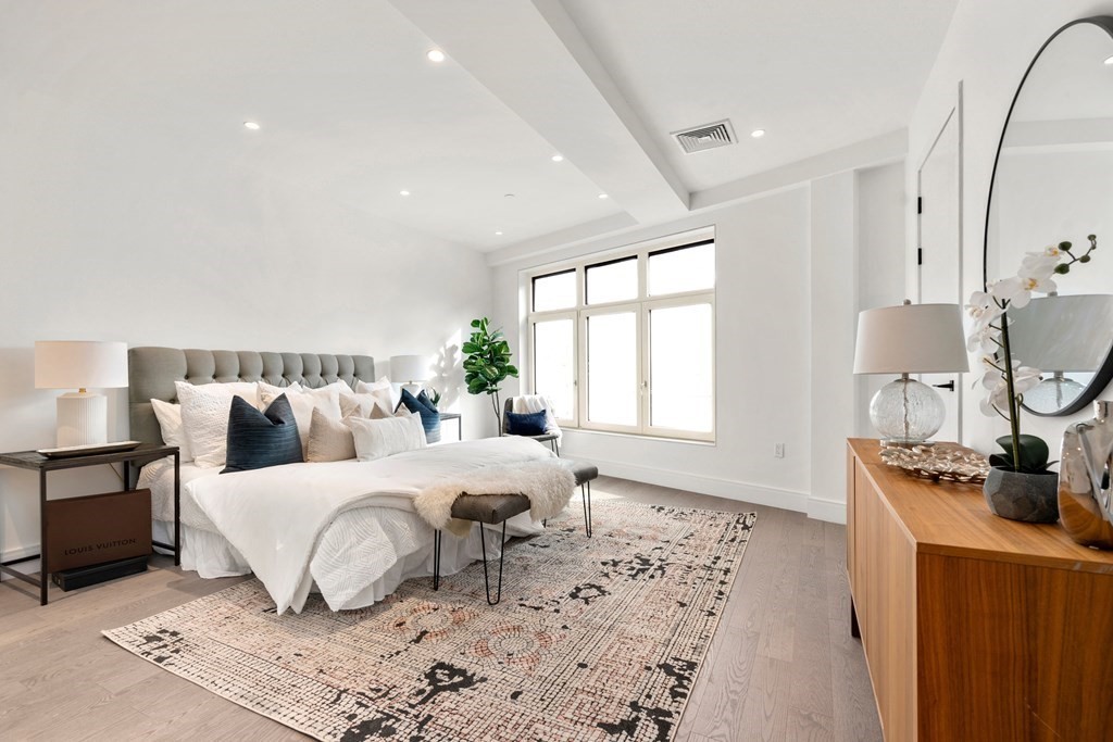 69 Walnut Street, Unit 3 Brookline, MA 02445 - Photo 2 of 23 Gallery Image 2