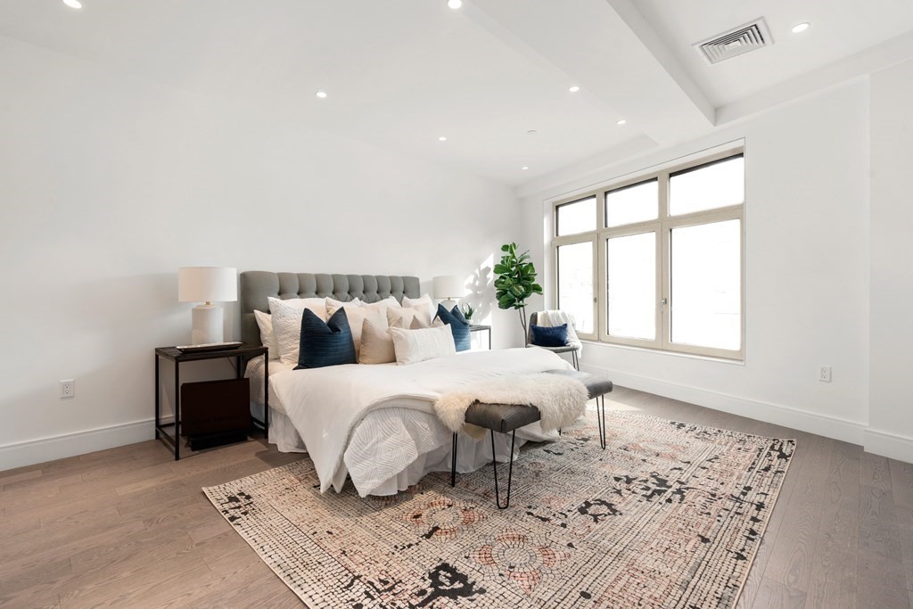 69 Walnut Street, Unit 3 Brookline, MA 02445 - Photo 3 of 23 Gallery Image 3