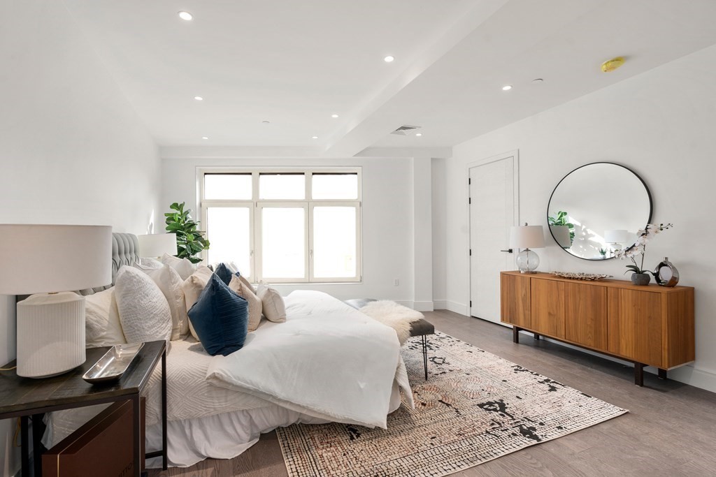 69 Walnut Street, Unit 3 Brookline, MA 02445 - Photo 6 of 23 Gallery Image 6