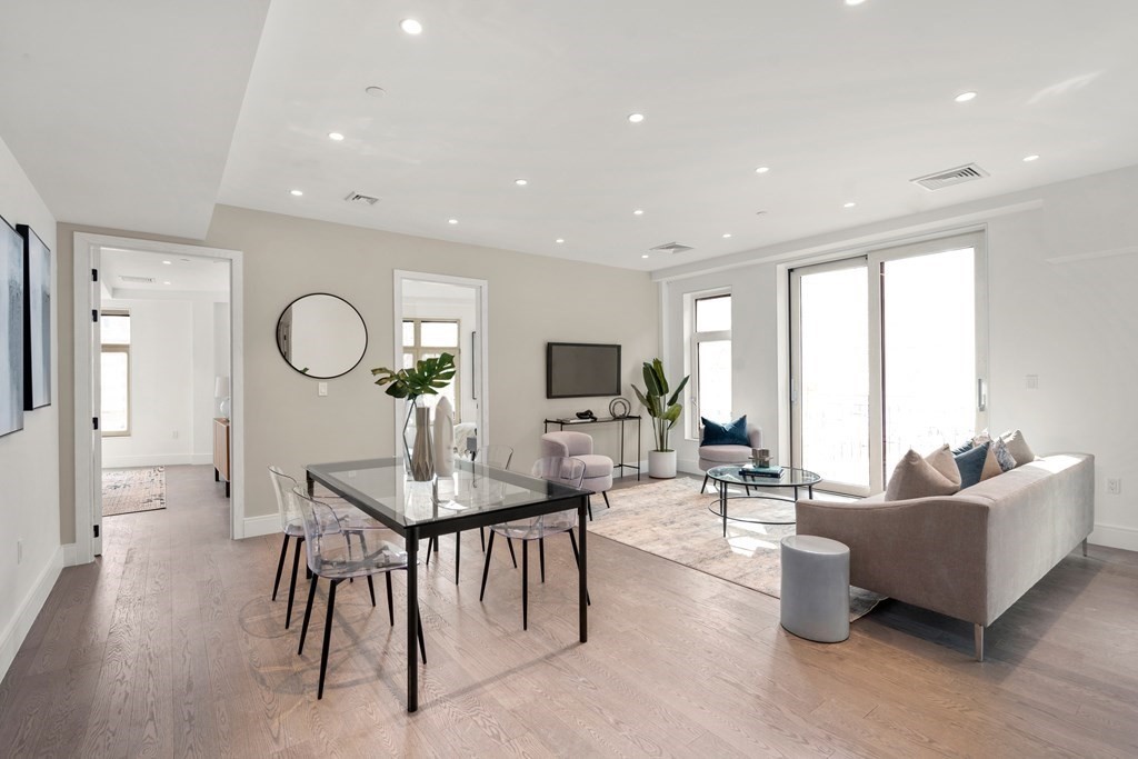 69 Walnut Street, Unit 3 Brookline, MA 02445 - Photo 8 of 23 Gallery Image 8