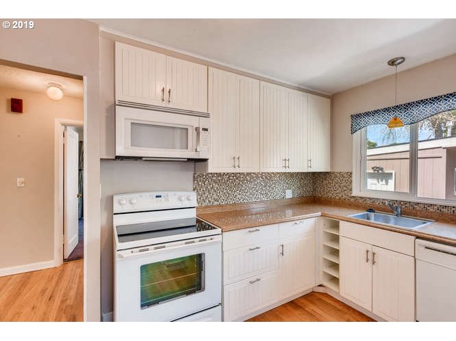 1301 Southwest Spring Garden Street Portland, OR 97219 - Photo 11 of 28 Gallery Image 11