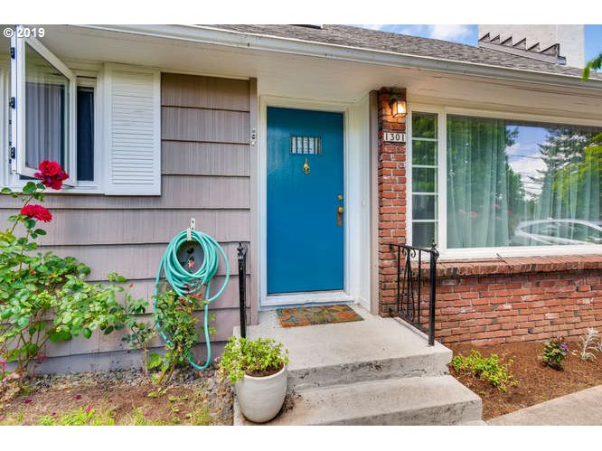 1301 Southwest Spring Garden Street Portland, OR 97219 - Photo 3 of 28 Gallery Image 3