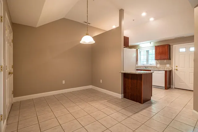 $2,400 | 45 Bog Road, Unit A 5, Concord, NH 03303