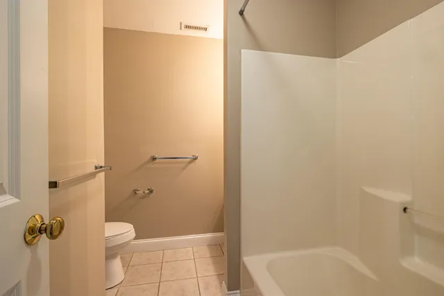 $2,400 | 45 Bog Road, Unit A 5, Concord, NH 03303