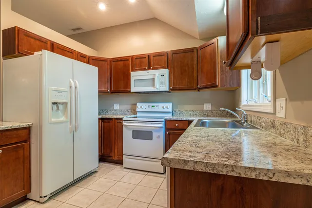 $2,400 | 45 Bog Road, Unit A 5, Concord, NH 03303