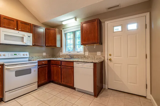 $2,400 | 45 Bog Road, Unit A 5, Concord, NH 03303