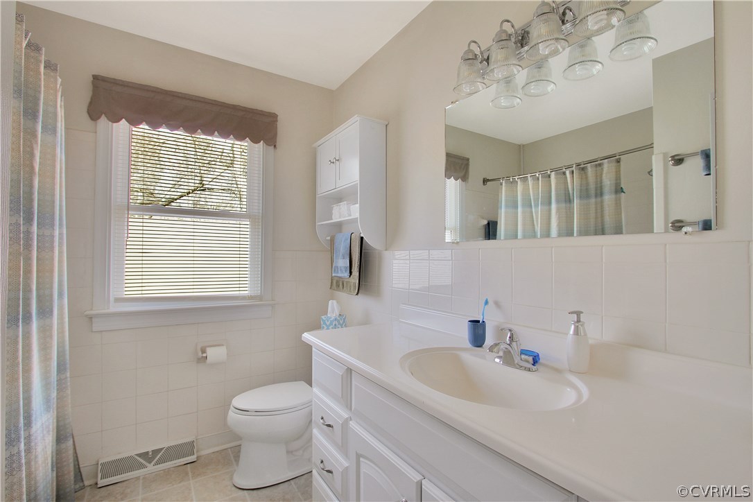 10009 Wycliff Road Chesterfield, VA 23236 - Photo 16 of 24 a bathroom with a sink a toilet and a mirror