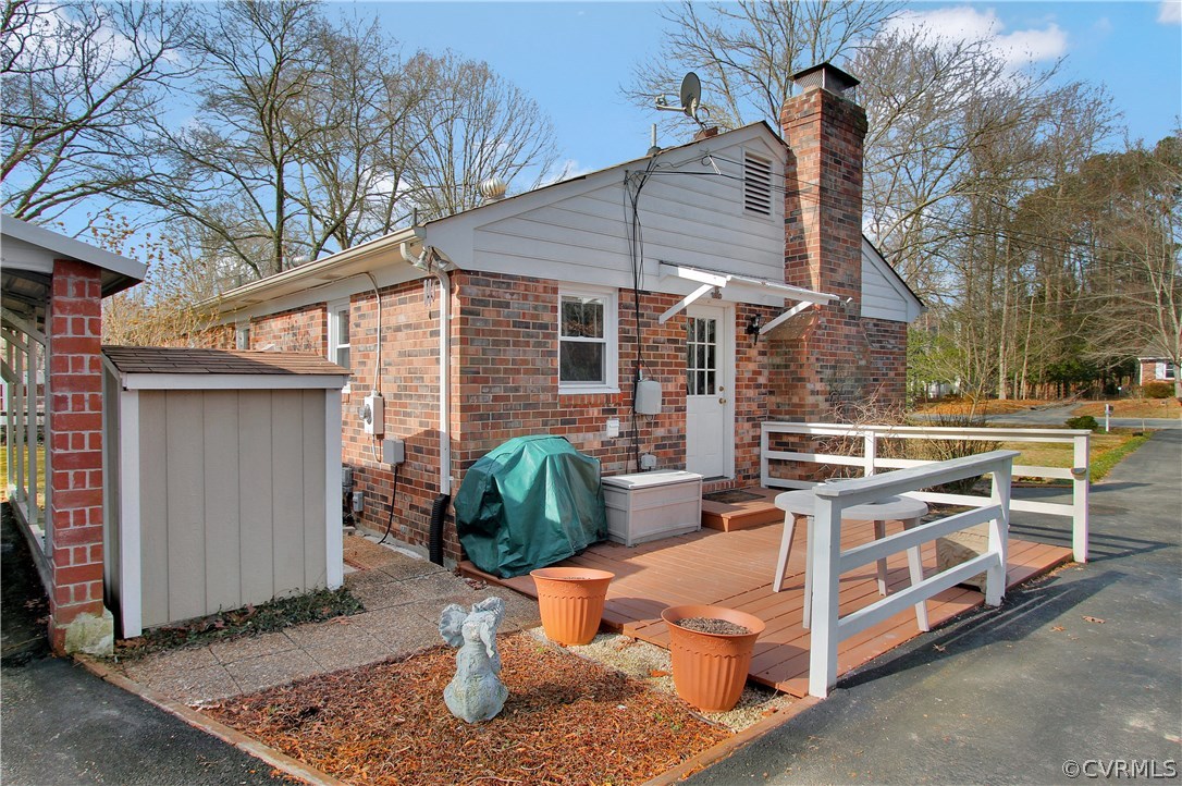 10009 Wycliff Road Chesterfield, VA 23236 - Photo 19 of 24 a view of a patio with table and chairs with wooden fence and plants