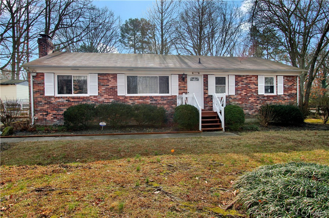 10009 Wycliff Road Chesterfield, VA 23236 - Photo 3 of 24 a front view of a house with garden