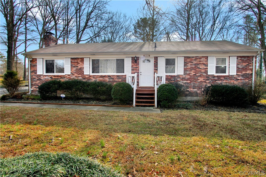 10009 Wycliff Road Chesterfield, VA 23236 - Photo 4 of 24 a front view of a house with garden