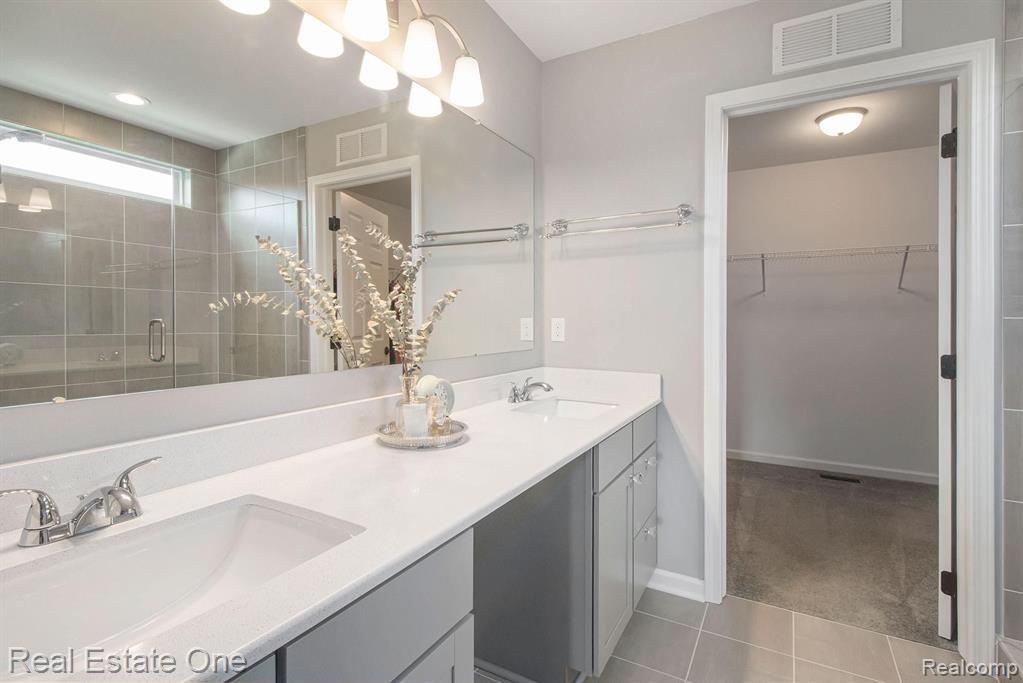 838 Balsam Circle Rochester Hills, MI 48307 - Photo 17 of 26