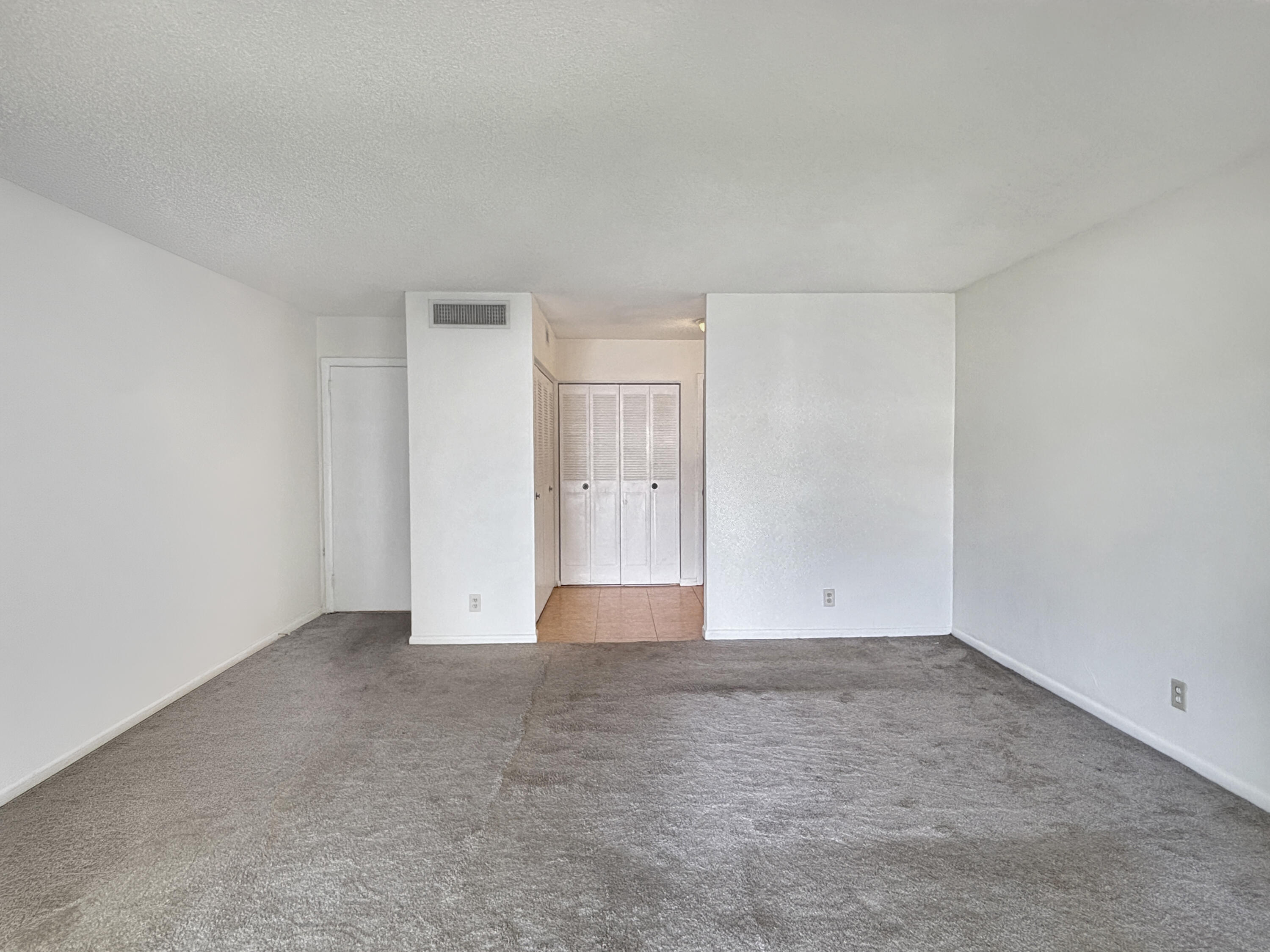 390 Golfview Road, Unit I North Palm Beach, FL 33408 - Photo 12 of 34 a view of an empty room