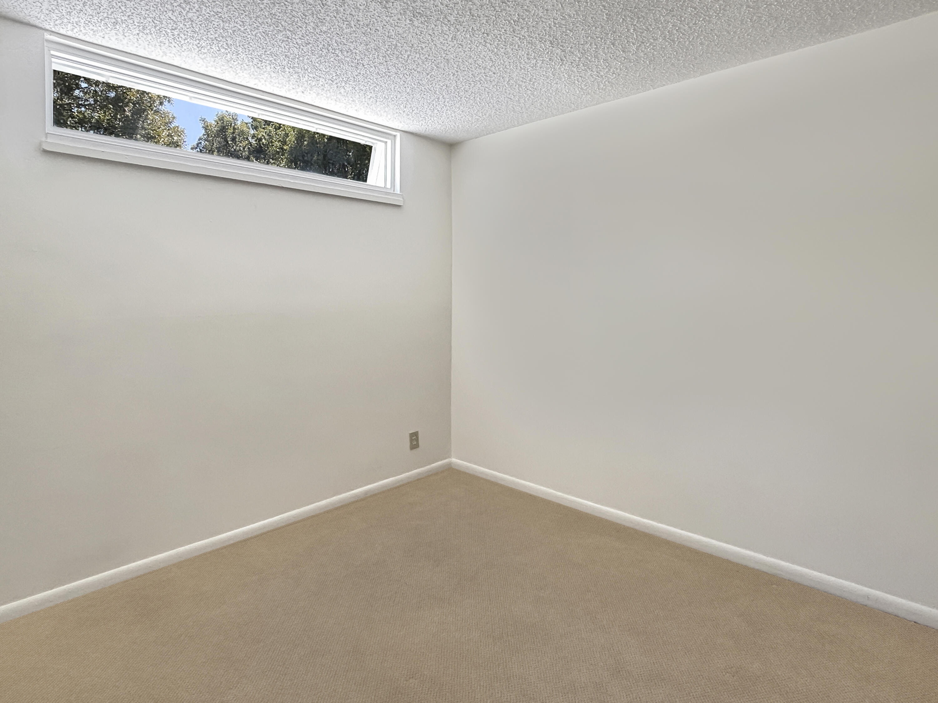 390 Golfview Road, Unit I North Palm Beach, FL 33408 - Photo 17 of 34 a view of a small space