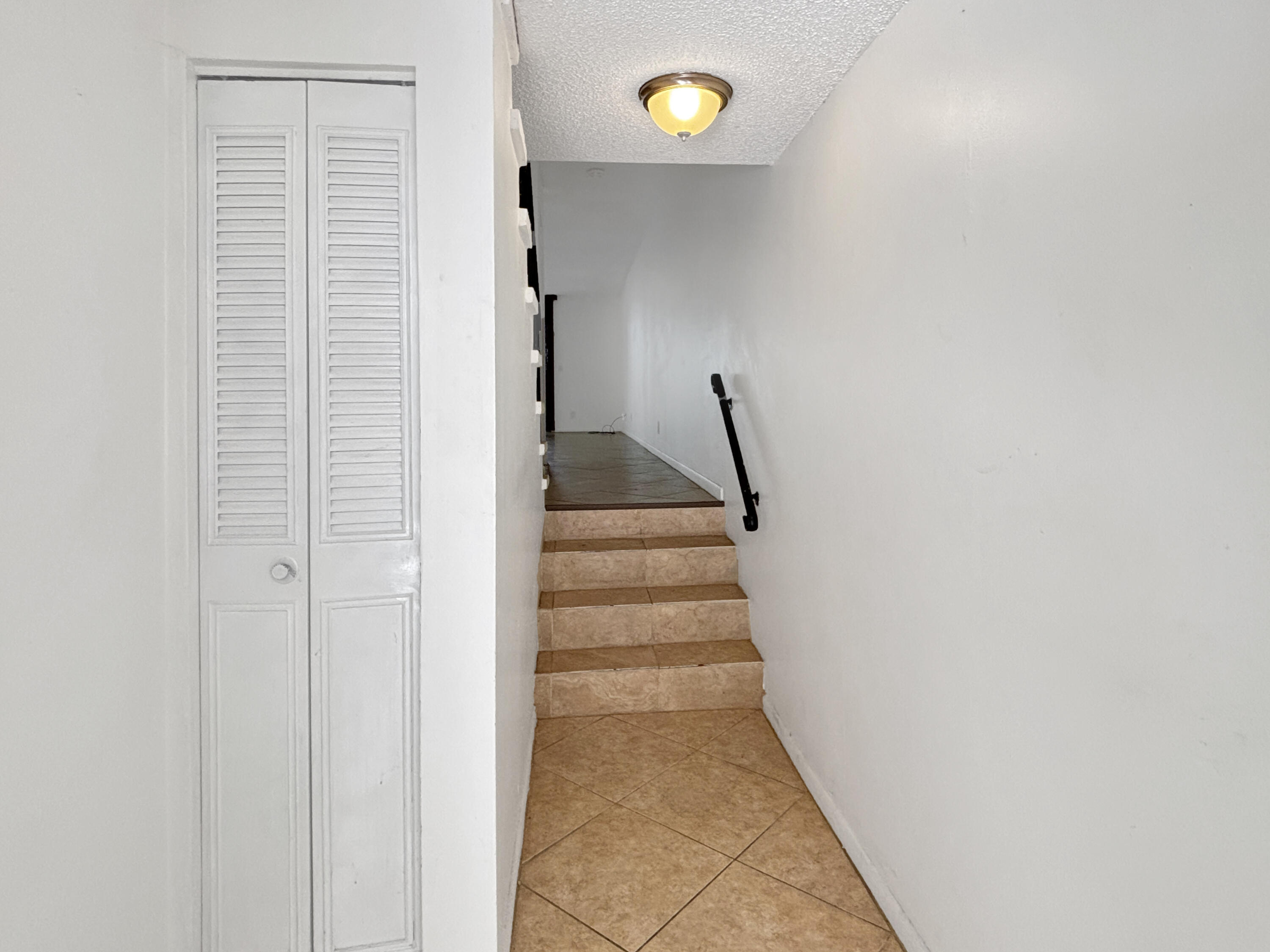 390 Golfview Road, Unit I North Palm Beach, FL 33408 - Photo 22 of 34 a view of entryway