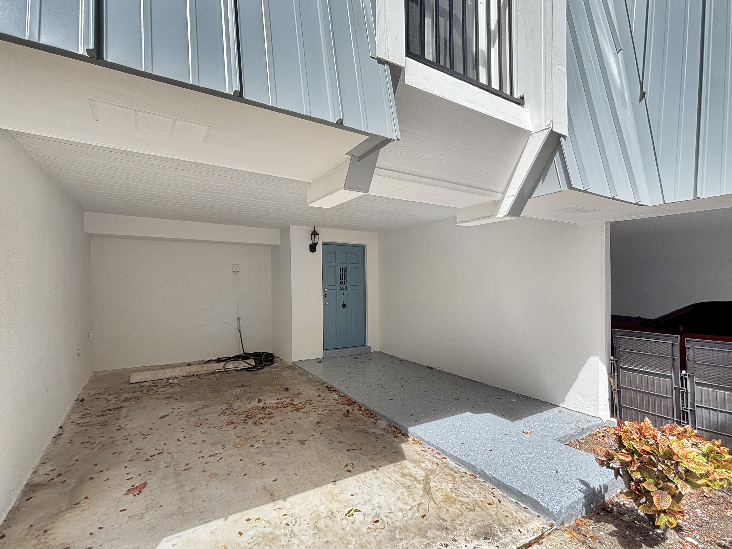 390 Golfview Road, Unit I North Palm Beach, FL 33408 - Photo 24 of 34 a view of a garage