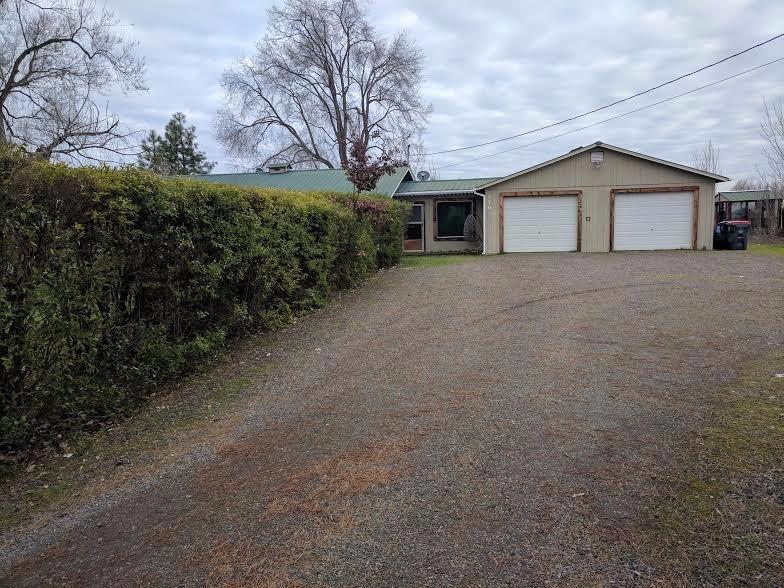 576 Maverick Street Central Point, OR 97502 - Photo 2 of 13 Plenty of parking in the driveway