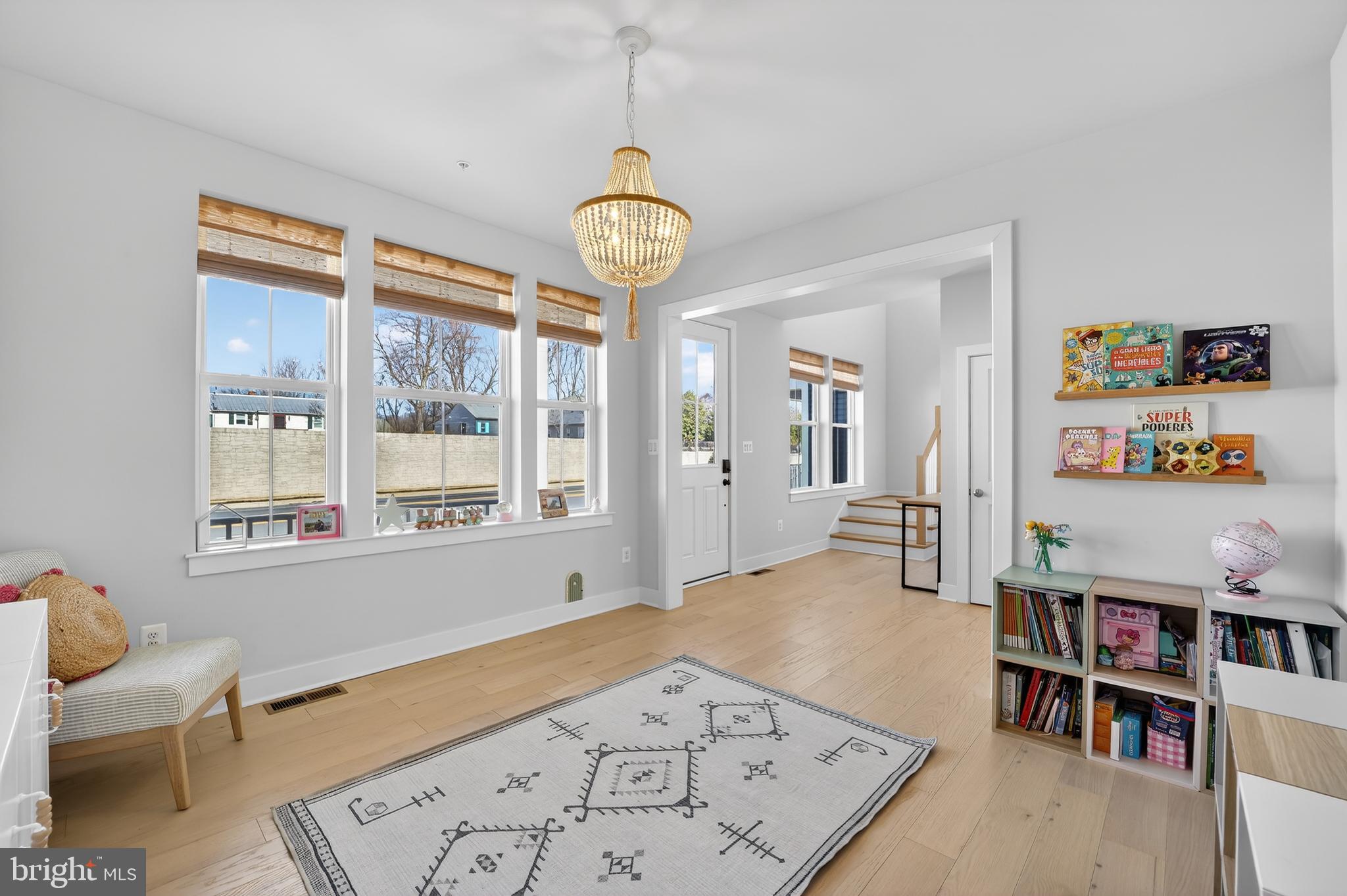 22129 Clarksburg Road Clarksburg, MD 20871 - Photo 6 of 61 Front Living