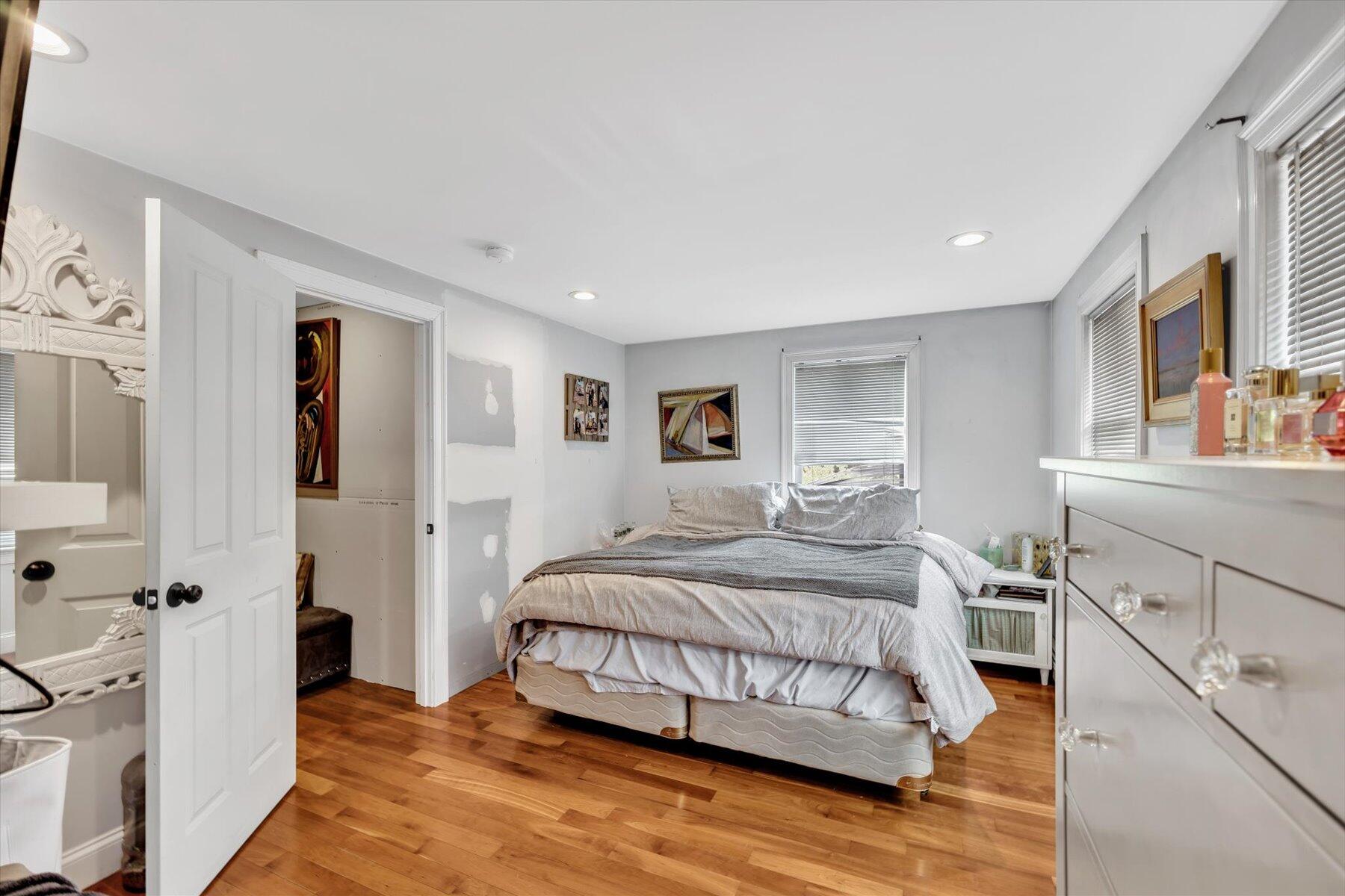 1562 State Hwy Route Eastham, MA 02642 - Photo 13 of 31 a bedroom with a bed and a flat screen tv