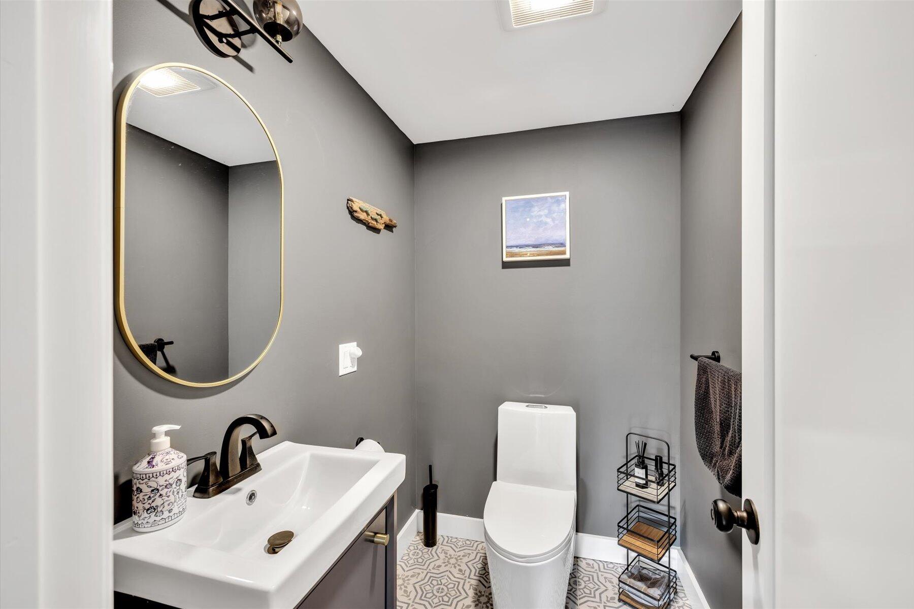 1562 State Hwy Route Eastham, MA 02642 - Photo 16 of 31 a bathroom with a toilet a sink and a mirror