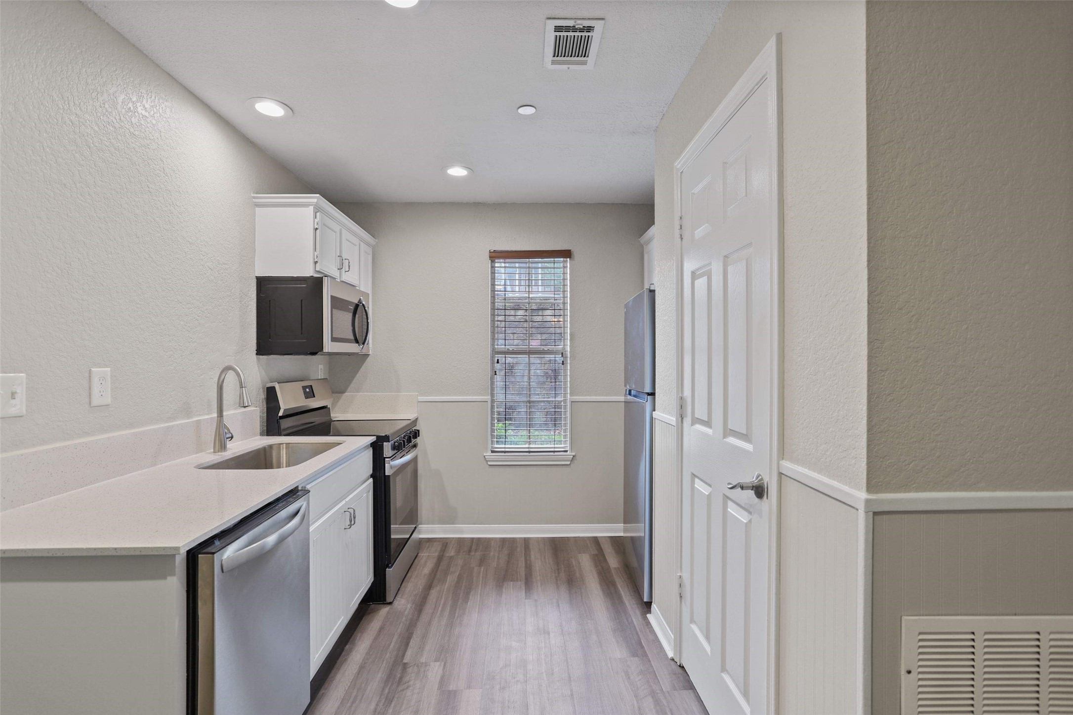 11700 League Line Road, Unit 122 Conroe, TX 77304 - Photo 3 of 25 a kitchen with a sink appliances and cabinets