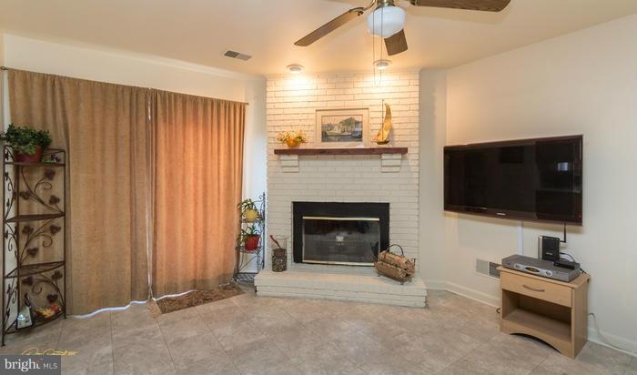 907 Boom Way Annapolis, MD 21401 - Photo 7 of 29 Family Room