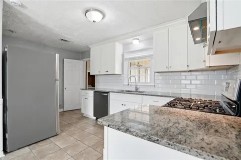 $1,900 | 5205 Five Forks Trickum Road Southwest, Lilburn, GA 30047