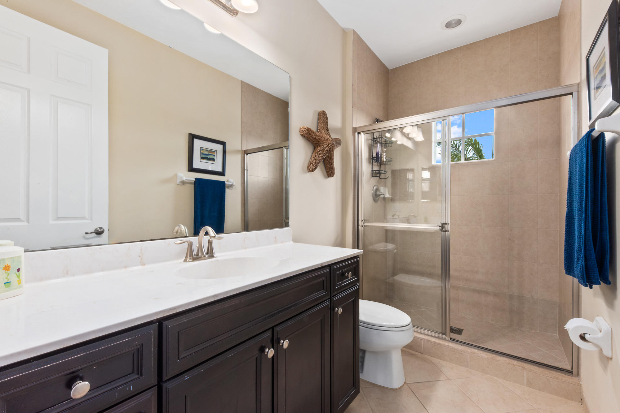 274 Rudder Cay Way Jupiter, FL 33458 - Photo 29 of 38 2nd Floor Bathroom