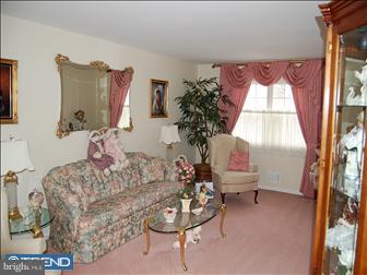 9 Cardigan Road Hamilton, NJ 08690 - Photo 3 of 12 Living Room