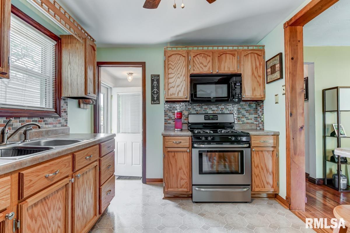 2052 North 22nd Street Springfield, IL 62702 - Photo 4 of 14