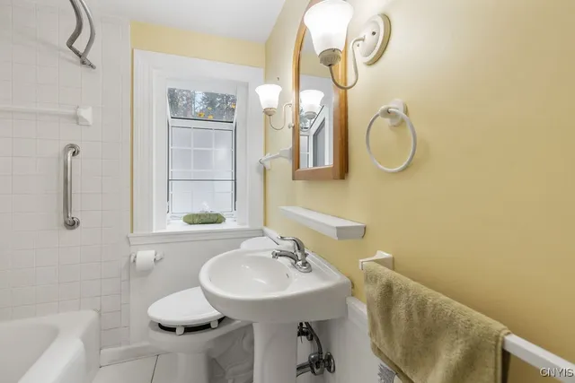 $204,900 | 101 Castle Road, Clay, NY 13212