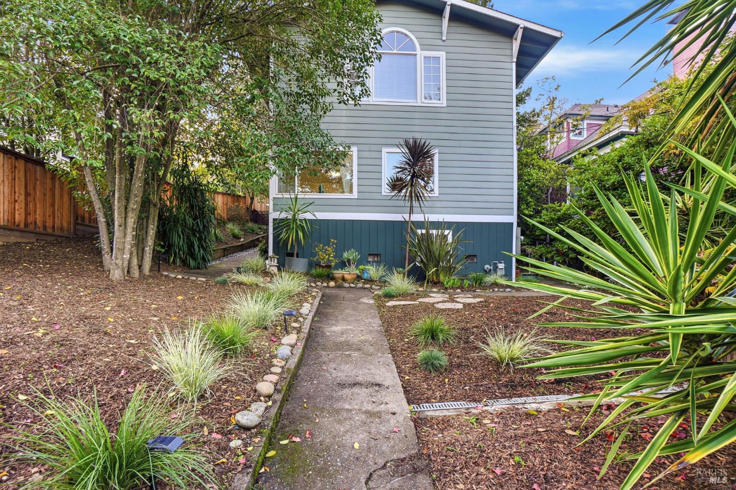 221 D Street San Rafael, CA 94901 - Photo 6 of 56 Main house