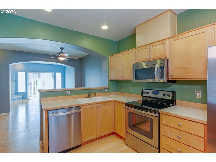 15270 Southwest Sparrow Loop, Unit 104 Beaverton, OR 97007 - Photo 11 of 33 Gallery Image 11