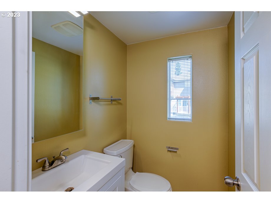 15270 Southwest Sparrow Loop, Unit 104 Beaverton, OR 97007 - Photo 14 of 33 Gallery Image 14