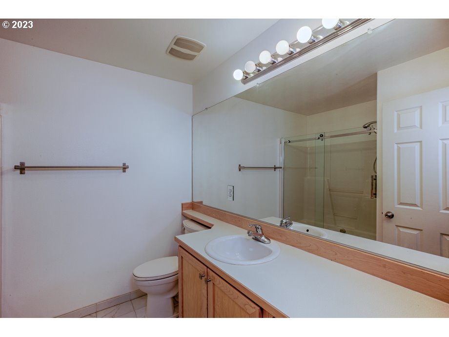 15270 Southwest Sparrow Loop, Unit 104 Beaverton, OR 97007 - Photo 16 of 33 Gallery Image 16