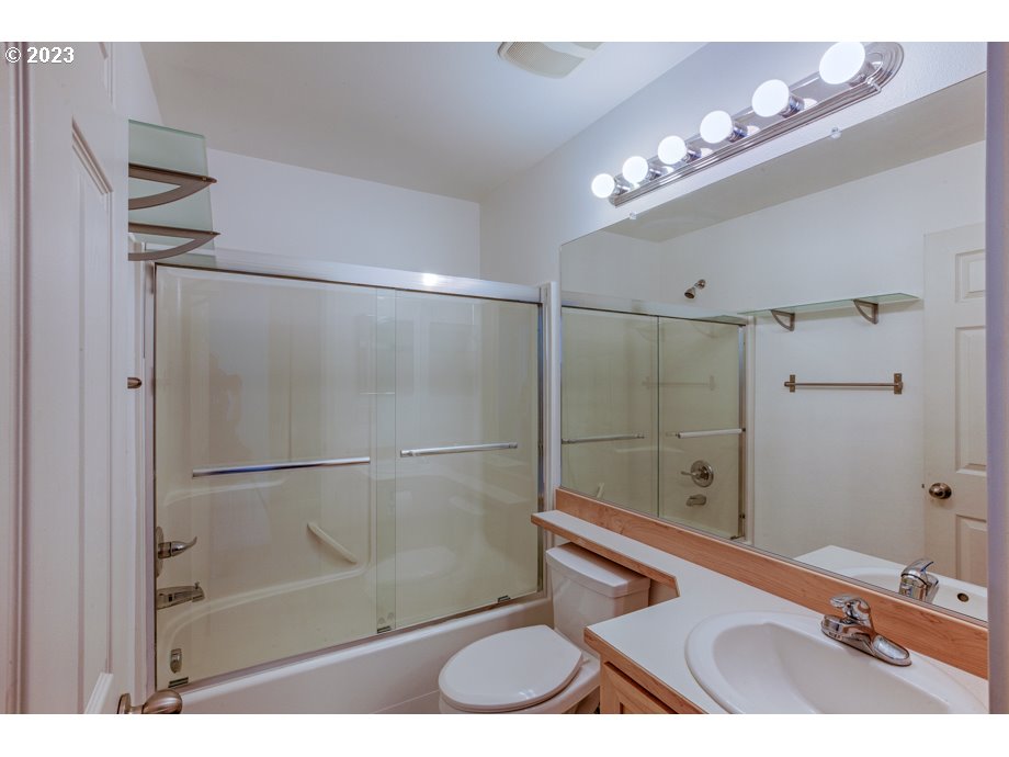 15270 Southwest Sparrow Loop, Unit 104 Beaverton, OR 97007 - Photo 18 of 33 Gallery Image 18