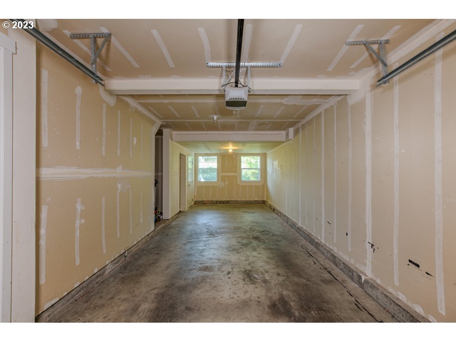 15270 Southwest Sparrow Loop, Unit 104 Beaverton, OR 97007 - Photo 21 of 33 Gallery Image 21