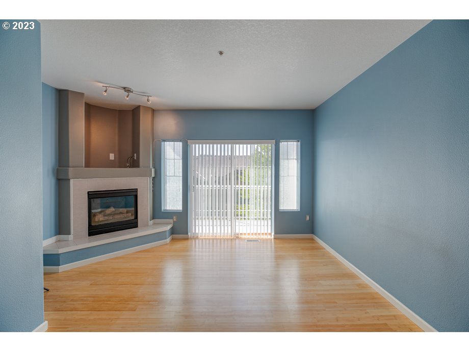 15270 Southwest Sparrow Loop, Unit 104 Beaverton, OR 97007 - Photo 3 of 33 Gallery Image 3