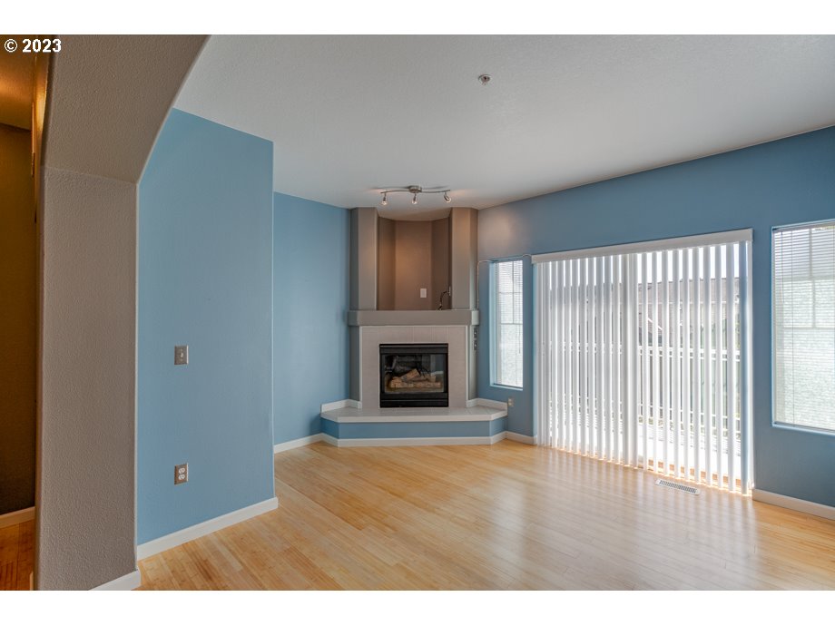 15270 Southwest Sparrow Loop, Unit 104 Beaverton, OR 97007 - Photo 4 of 33 Gallery Image 4