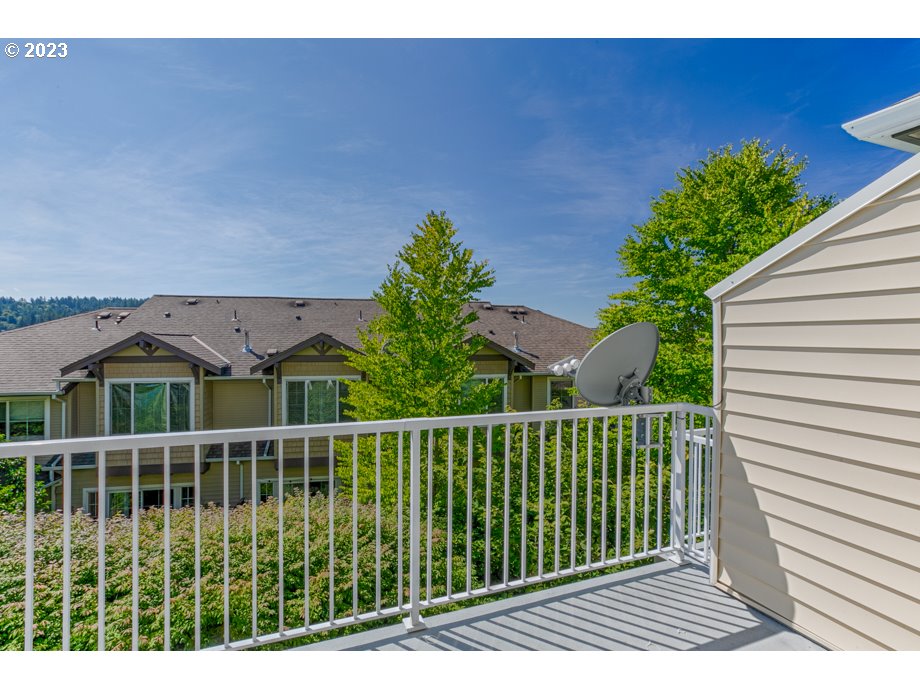 15270 Southwest Sparrow Loop, Unit 104 Beaverton, OR 97007 - Photo 5 of 33 Gallery Image 5