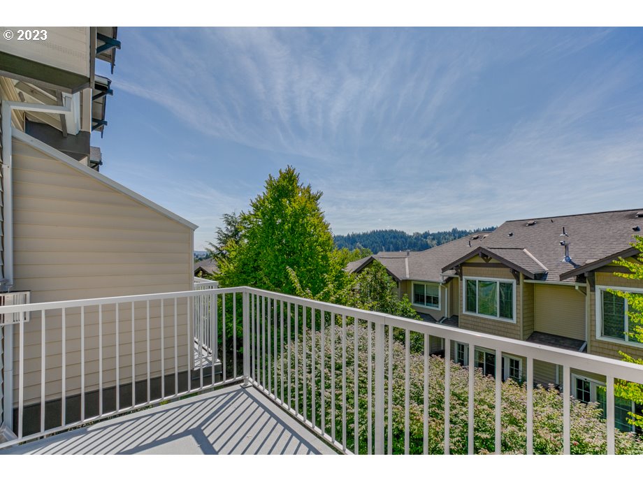 15270 Southwest Sparrow Loop, Unit 104 Beaverton, OR 97007 - Photo 6 of 33 Gallery Image 6