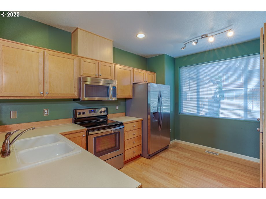 15270 Southwest Sparrow Loop, Unit 104 Beaverton, OR 97007 - Photo 10 of 33 Gallery Image 10