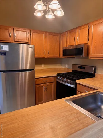 $2,500 | 4 Lexington Hills Road, Unit 6, Harriman, NY 10926