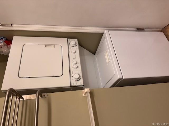 4 Lexington Hills Road, Unit 6 Harriman, NY 10926 - Photo 18 of 19 a utility room with dryer and washer