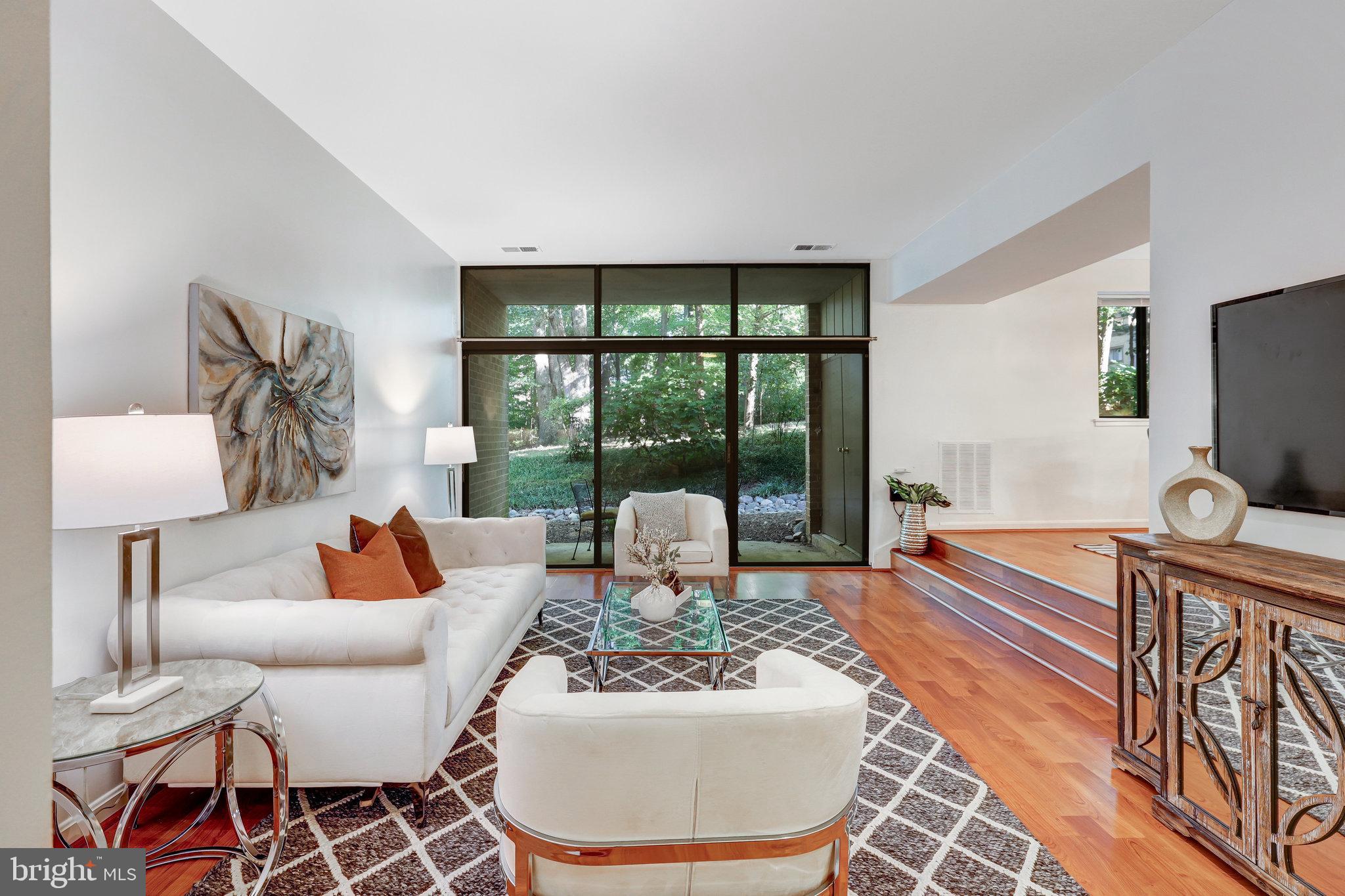 Welcome to 1650 Parkcrest Circle #101