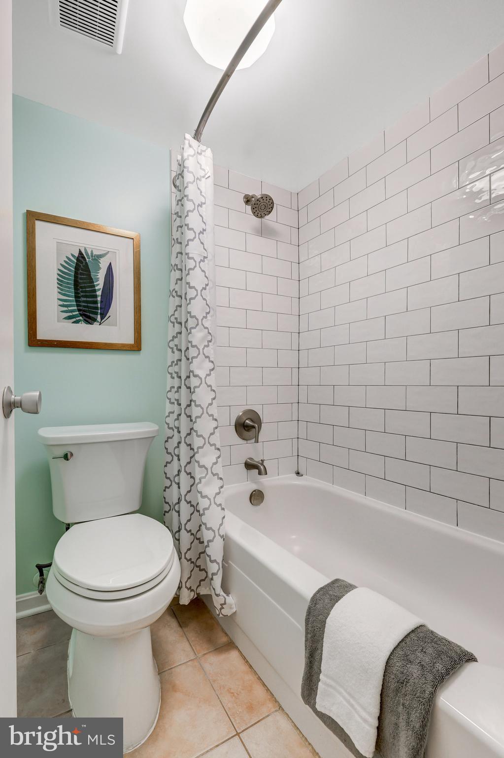 1650 Parkcrest Circle, Unit 101 Reston, VA 20190 - Photo 21 of 40 Bright subway tile
