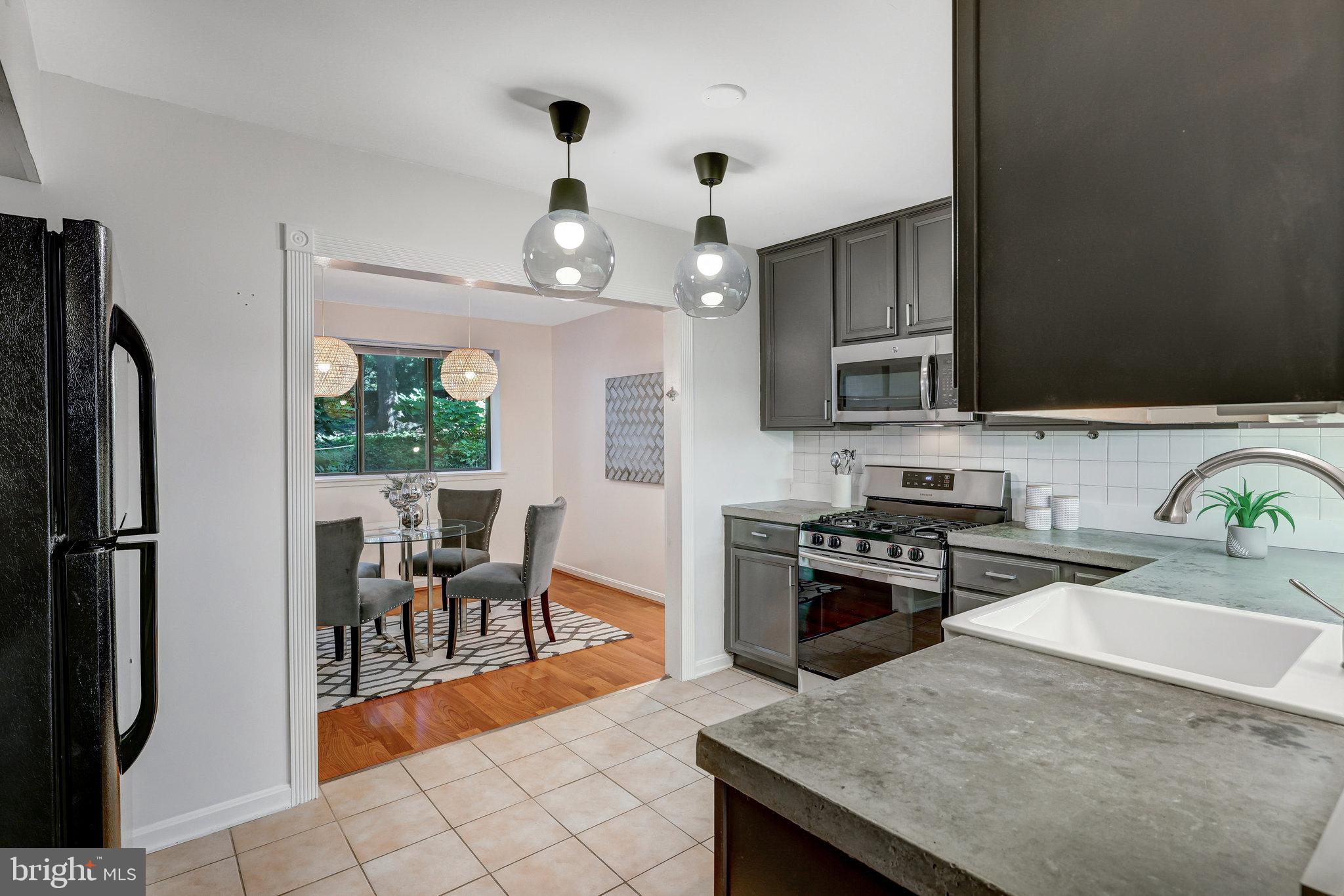 1650 Parkcrest Circle, Unit 101 Reston, VA 20190 - Photo 7 of 40 Space for eat-in table