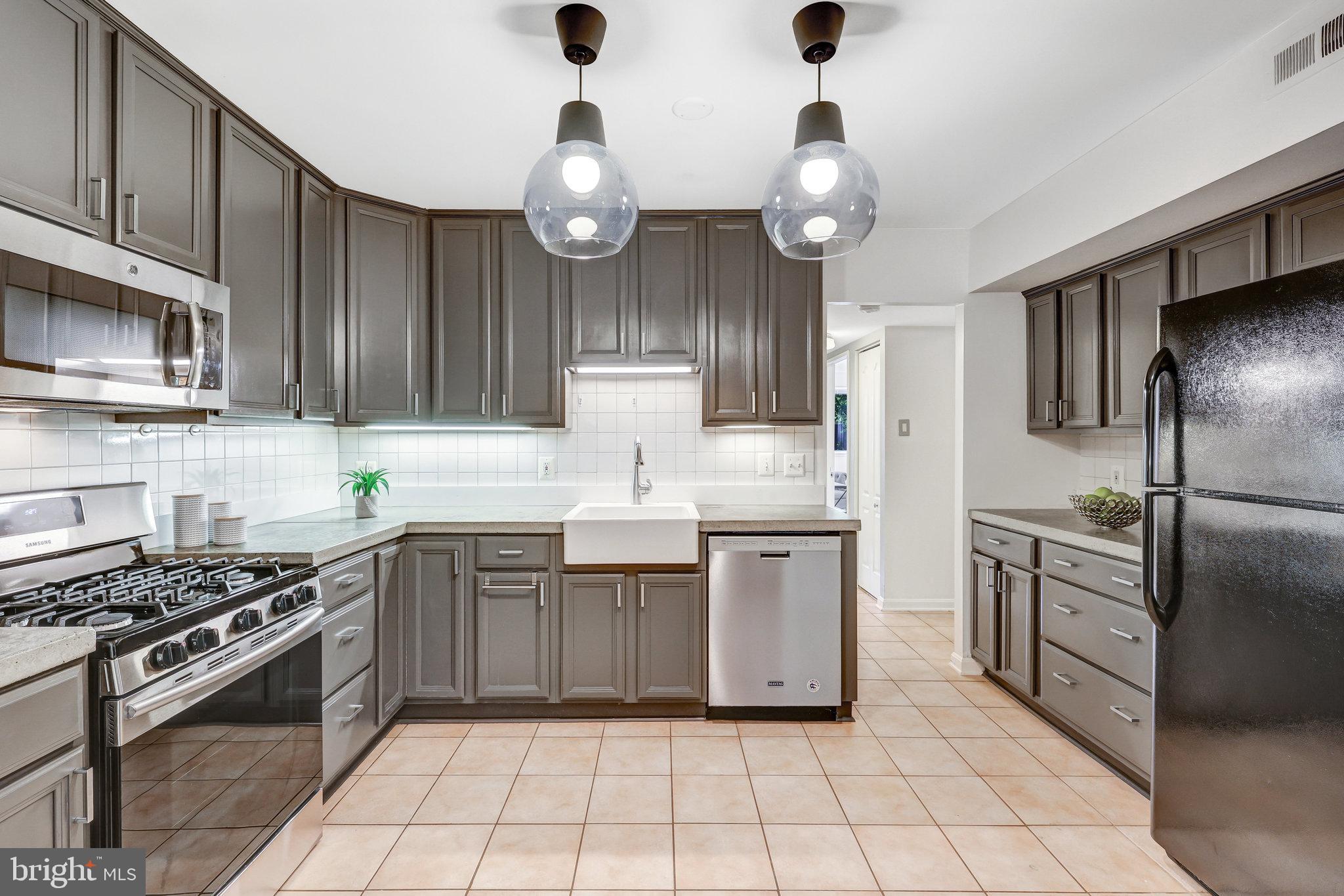 1650 Parkcrest Circle, Unit 101 Reston, VA 20190 - Photo 8 of 40