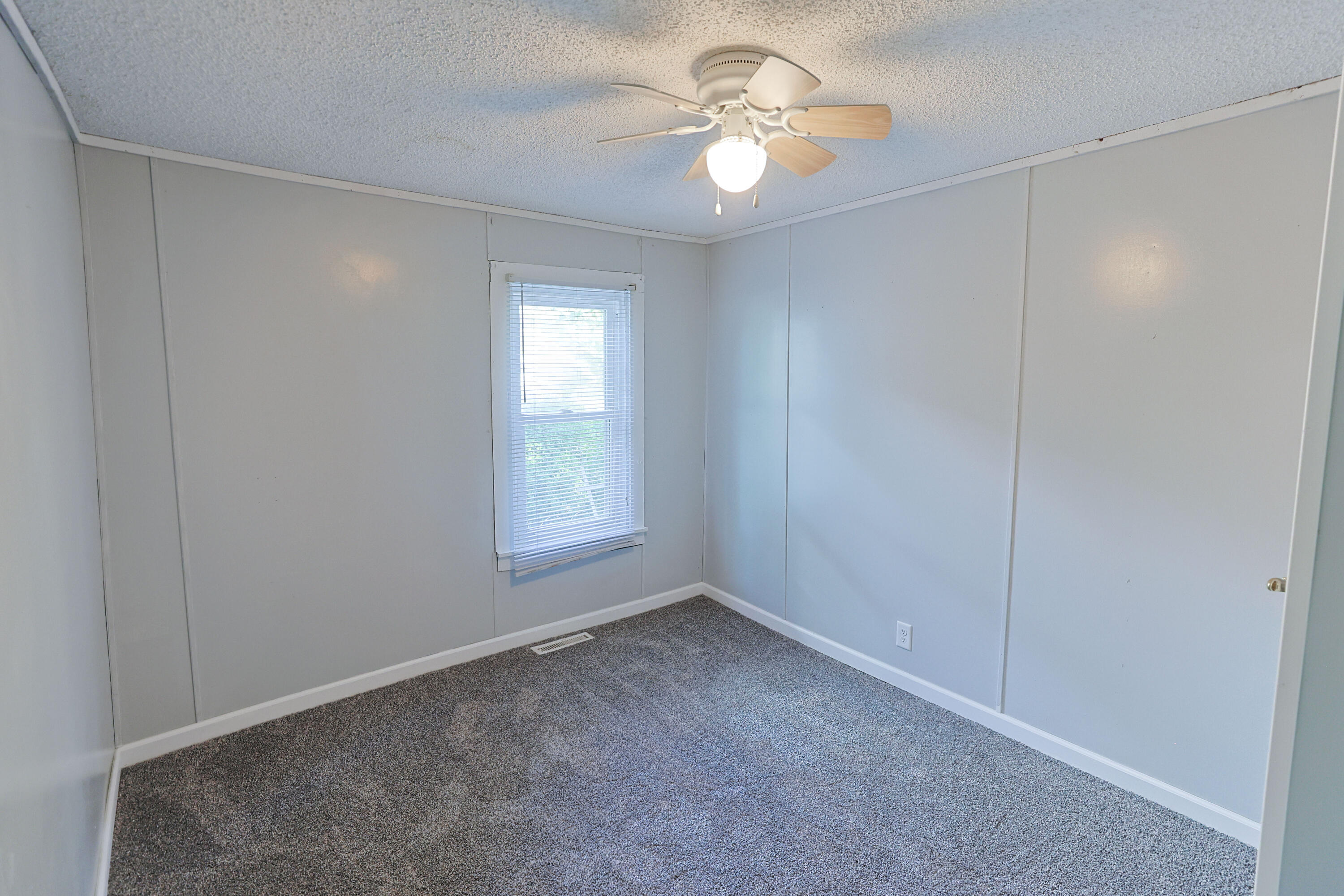 104 Clyborn Street Dowagiac, MI 49047 - Photo 16 of 48 104 Clyborn_IMG_3346