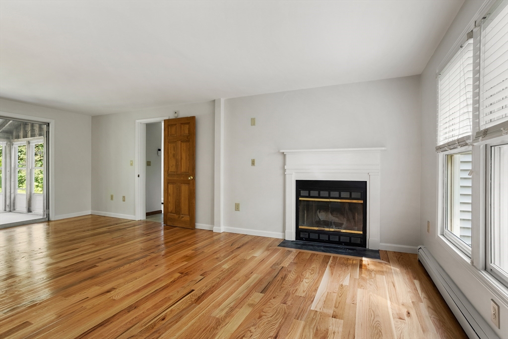 27 Park Street Pepperell, MA 01463 - Photo 13 of 38