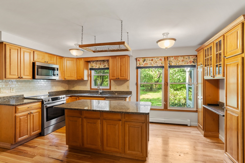 27 Park Street Pepperell, MA 01463 - Photo 19 of 38